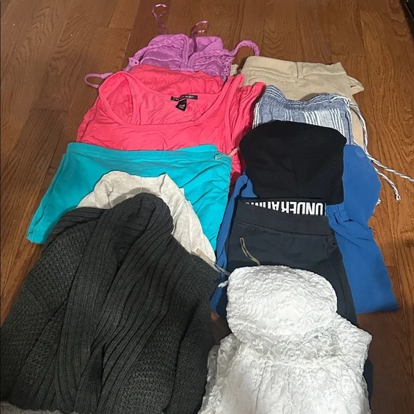 Woman's bundle size small/medium (25 items) - Picture 3 of 3